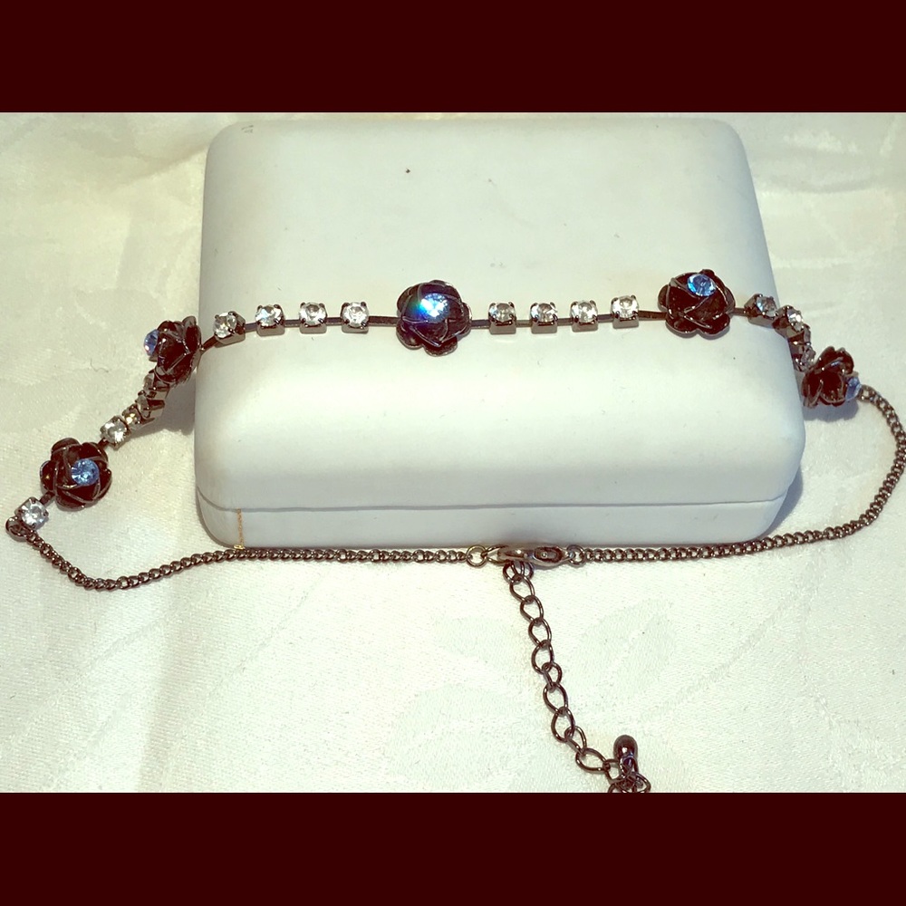 Blue Rose Chocker